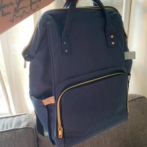 Breastpump carrying backpack